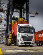 Mercedes-Benz Actros 2545 LS BigSpace 2011 года (UK)